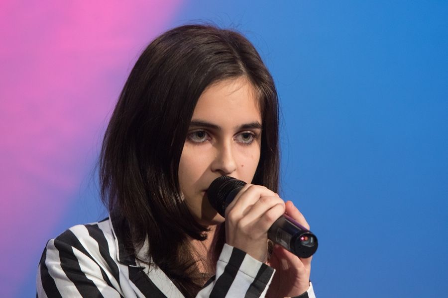 (►) Dorina, a rocker