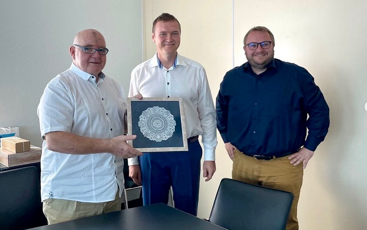 Halas német kapcsolatait erősíti