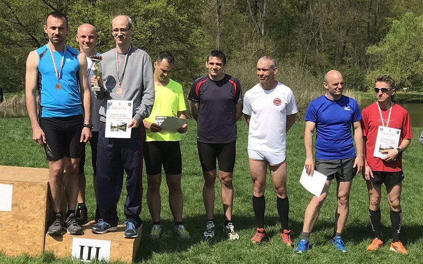 Jól futó megyei rendőrök