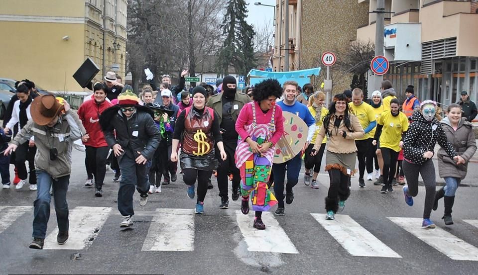 Fuss jelmezes Halas!