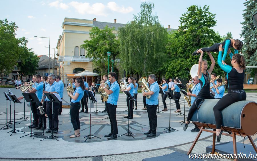 Flashmob fúvós galoppért (galéria)