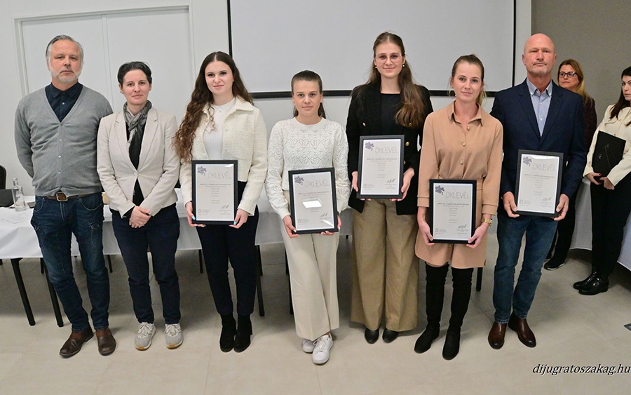 Halasi lovasokat ismertek el a Kincsem Házban