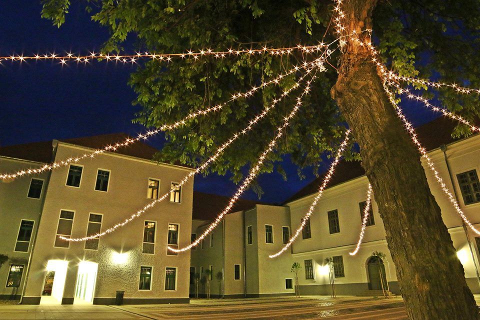 Ízelítő a Borudvar esti fényeiből