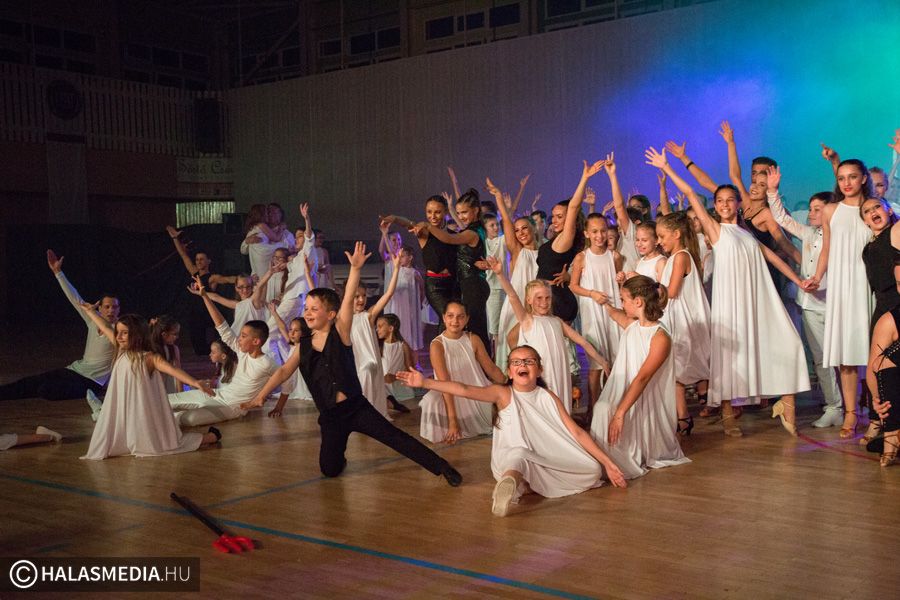 Mennyből az ördög (galéria)