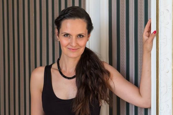 Gál Gabi a Forrás–Új Tükör Klubban