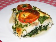 Spenótba öltöztetett hal