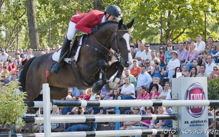 Halast várják a lovasok