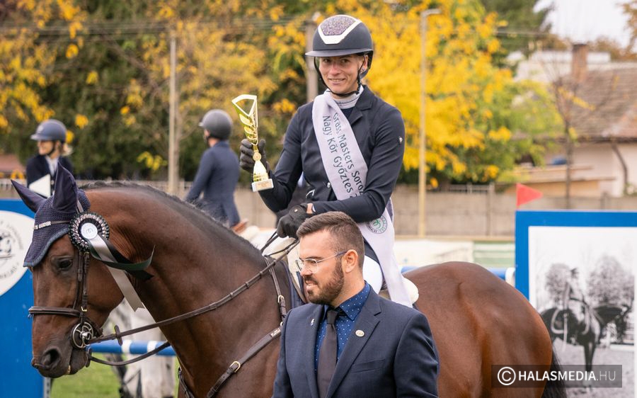 (►) Burucs Bora a nagy kör bajnok füvön (galéria)
