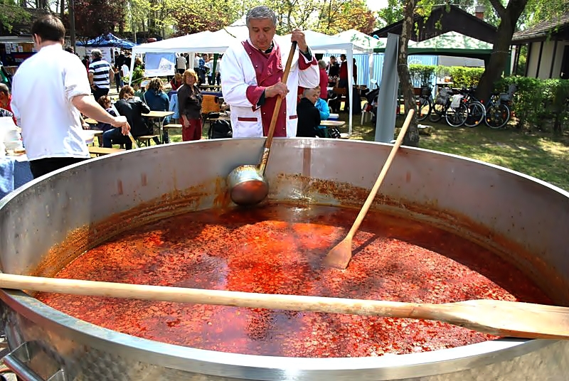 Gasztro- és nézőcsúcs a Gulyásfesztiválon