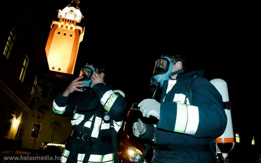 Háromszor vették be a tűzoltók a városházát