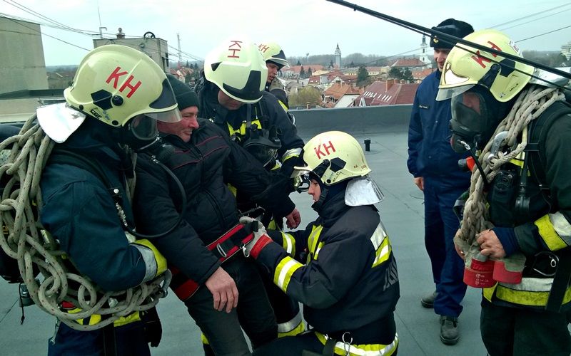 Hat emelet magasból mentettek