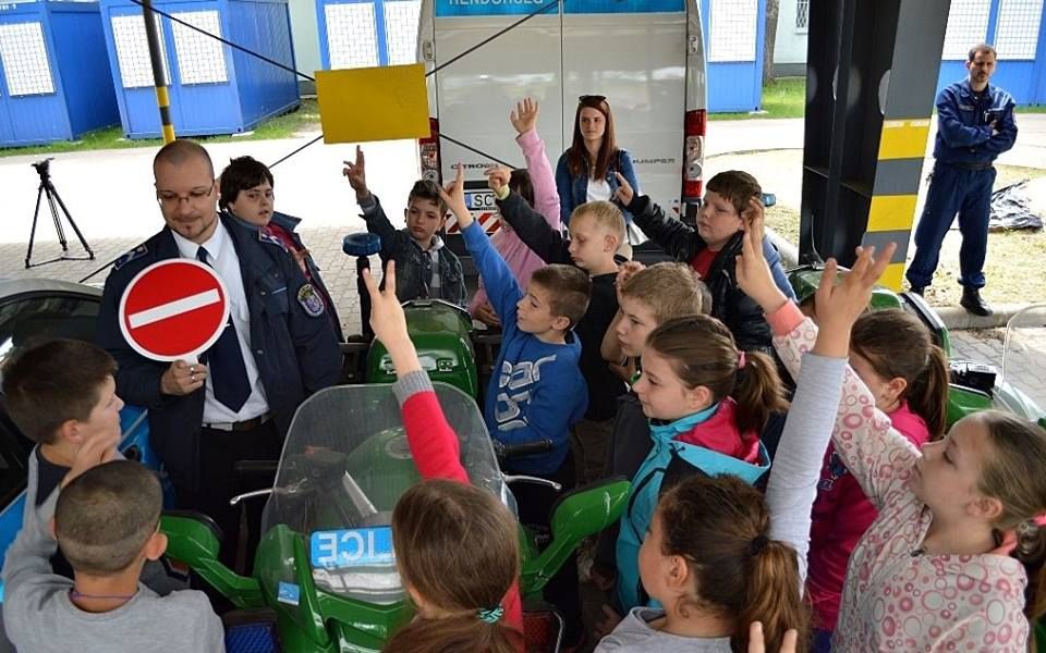 Diáklátogatók a rendőrségen