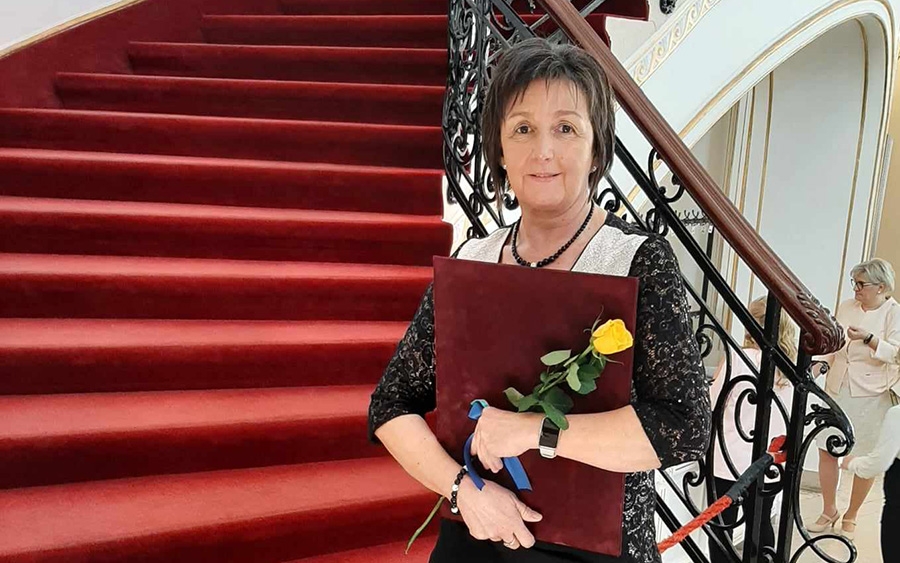 Miniszteri elismerést kapott a halasi szülésznő