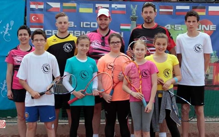 (►) Itt a gyorstollas!