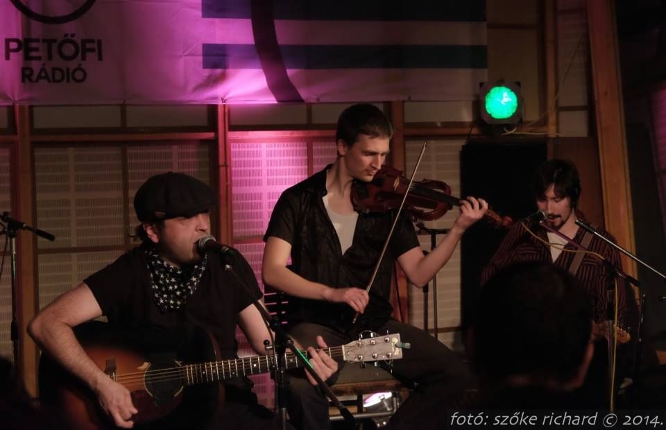 Egy ország hallhatja őket (videó)