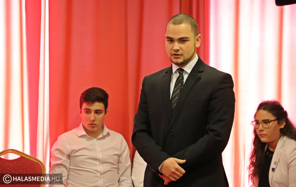 Kovács Gábor Dániel nyerte a Hatvani Zoltán Szavalóversenyt (galéria)