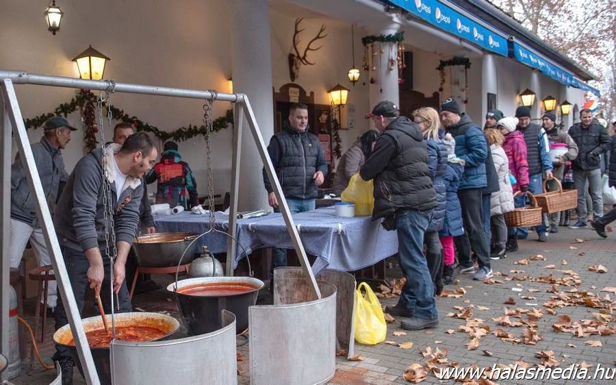 Másfél ezer adag halászlé fogyott (galéria)