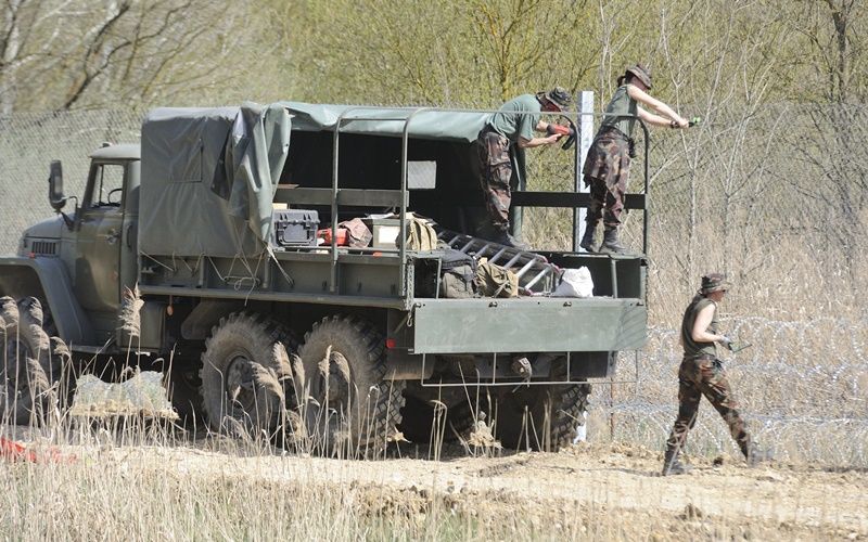 (►)Kelebiánál erősítik a határzárat