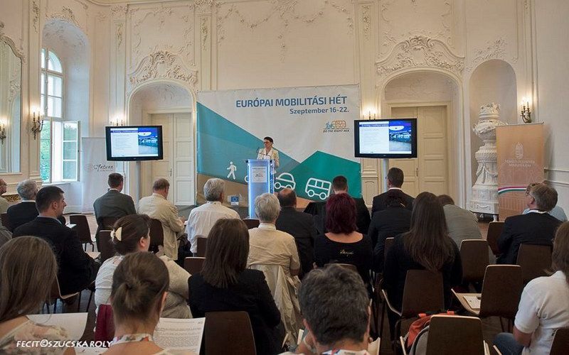 „Építs (és közlekedj) mosollyal.”