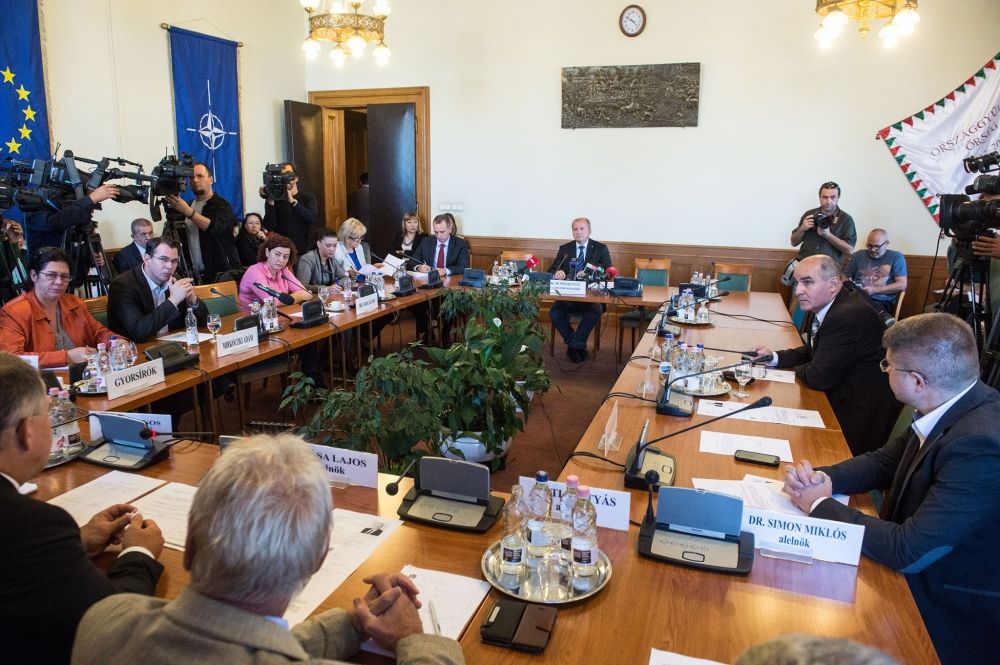 Gyorsítanák a határzár építését