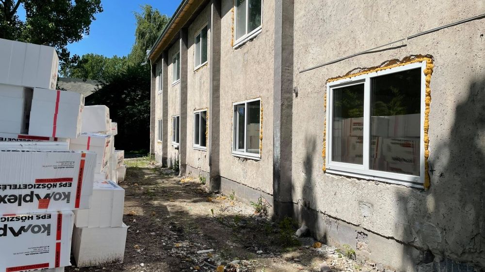 Bérlakásokat újítanak fel, közösségi teret alakítanak ki