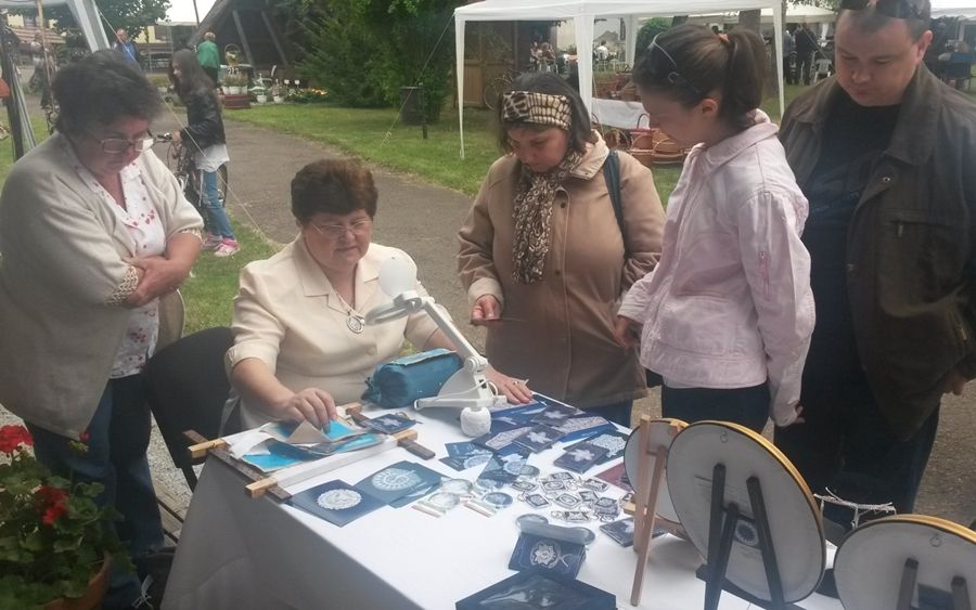 Heves városában vendégeskedik a csipke