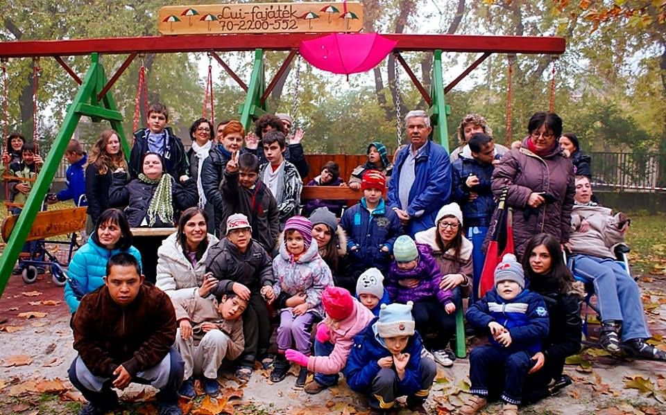 (►) Hálaadás és örömünnep, megépült az új hinta