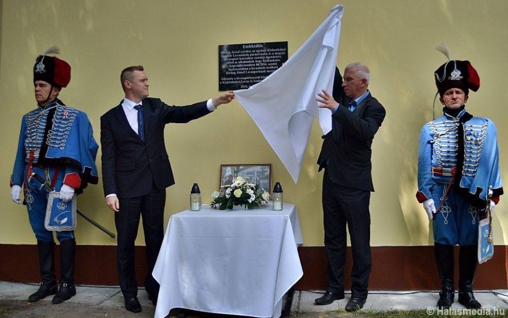 A „lovasfőnök” köszöntése