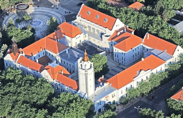 Pár napra bezár a városháza