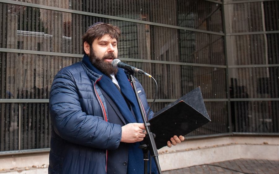 Raáb Gábor énekelt a nemzetközi megemlékezésen