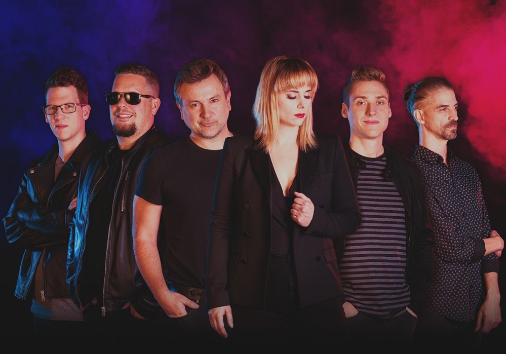 (►) Halason játszik a Honeybeast