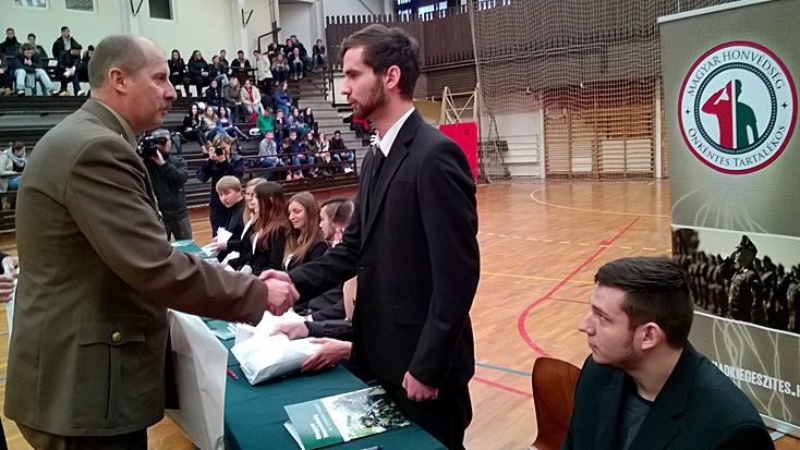 Műveleti tartalékosok a Humán Szakképzőből