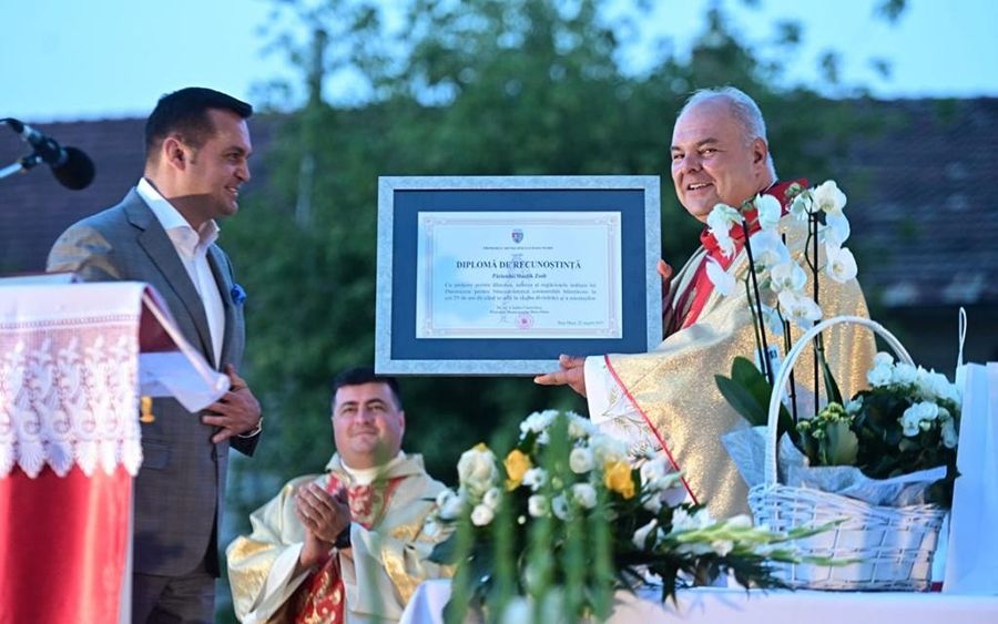 Hozdik atya nagybányai elismerése