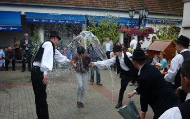 Lány itt nem marad szárazon