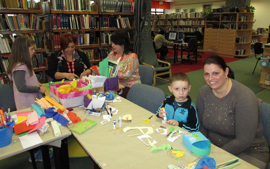 Tapsifüles a könyvtárban