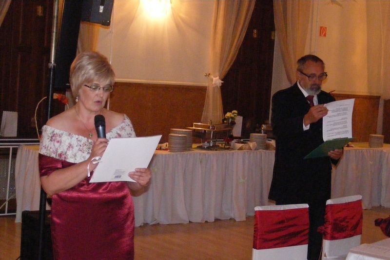 Fergeteges Zöld Est