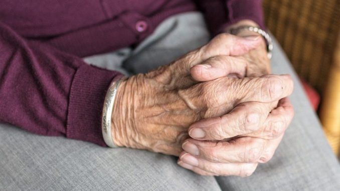 Idős, beteg embereket fosztott ki a tompai nő