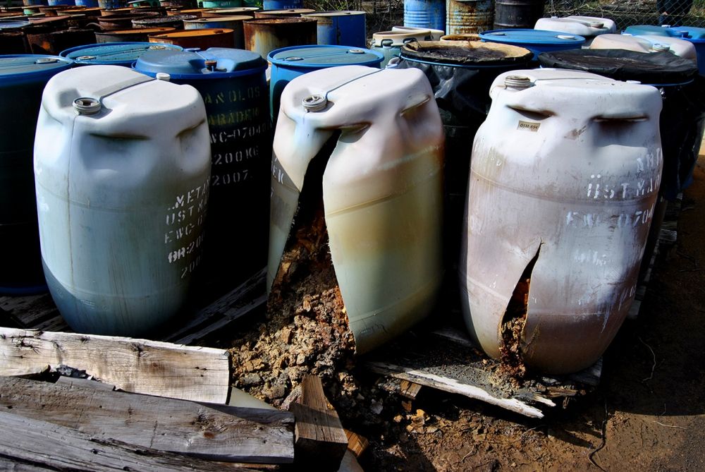 Tanyákon tárolta a veszélyes hulladékot