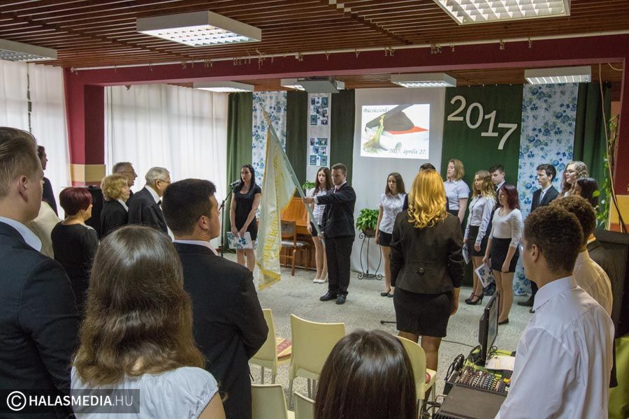 Elballagtak a Bernáth kollégium végzősei