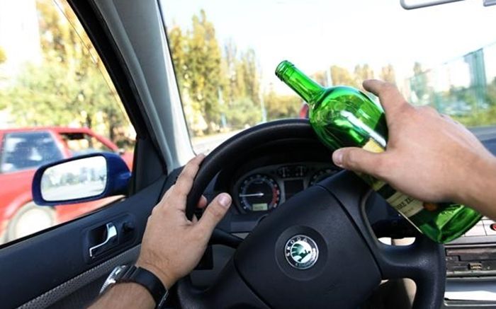 Ittas vezetők, be nem kötött övek