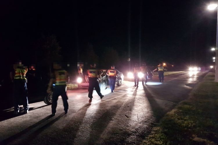 Ketten ittak, mielőtt vezettek