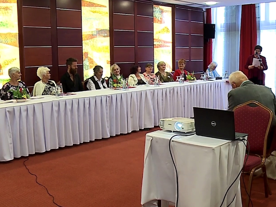 (►) Tíz év a költészet jegyében