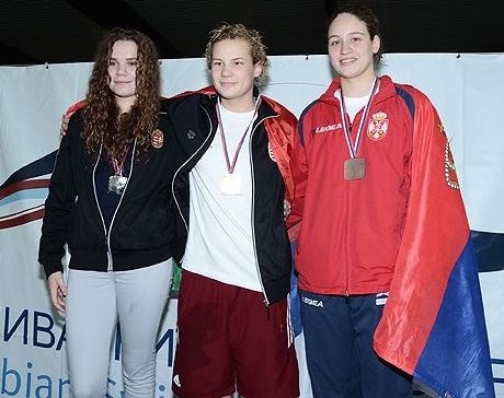 Janka óriásit úszott