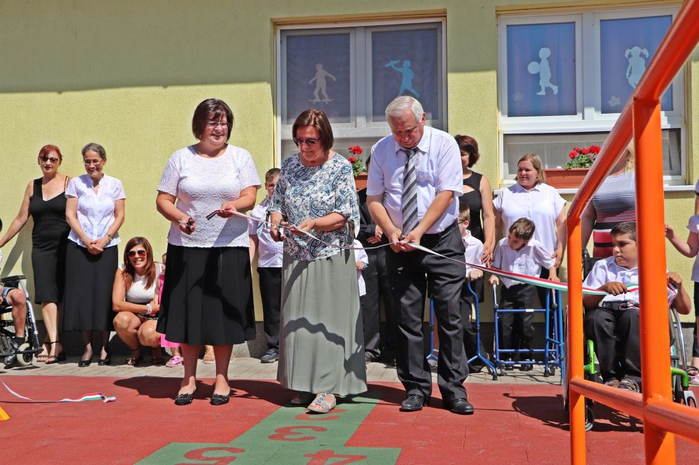 Játszótér a gyerekek fejlesztéséért