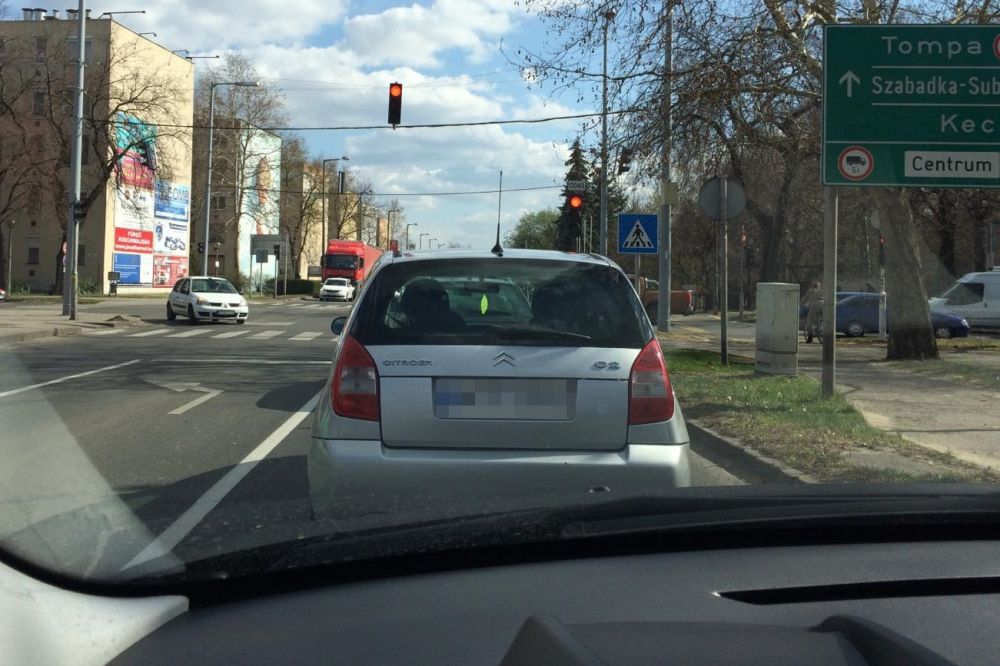 Nem kell tovább bosszankodni - újra működnek a jelzőlámpák
