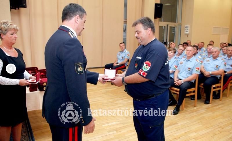 Új halasi tűzoltótisztek