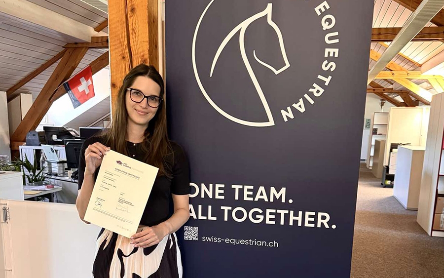 Dóra nemzetközi 3-as szintű díjugrató bírói vizsgát tett