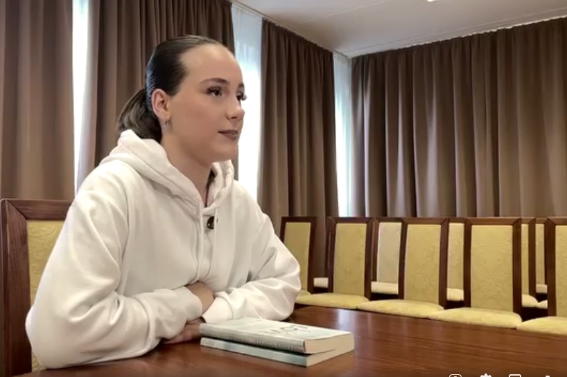 (►) Juhász Ivett kedvenc kötete