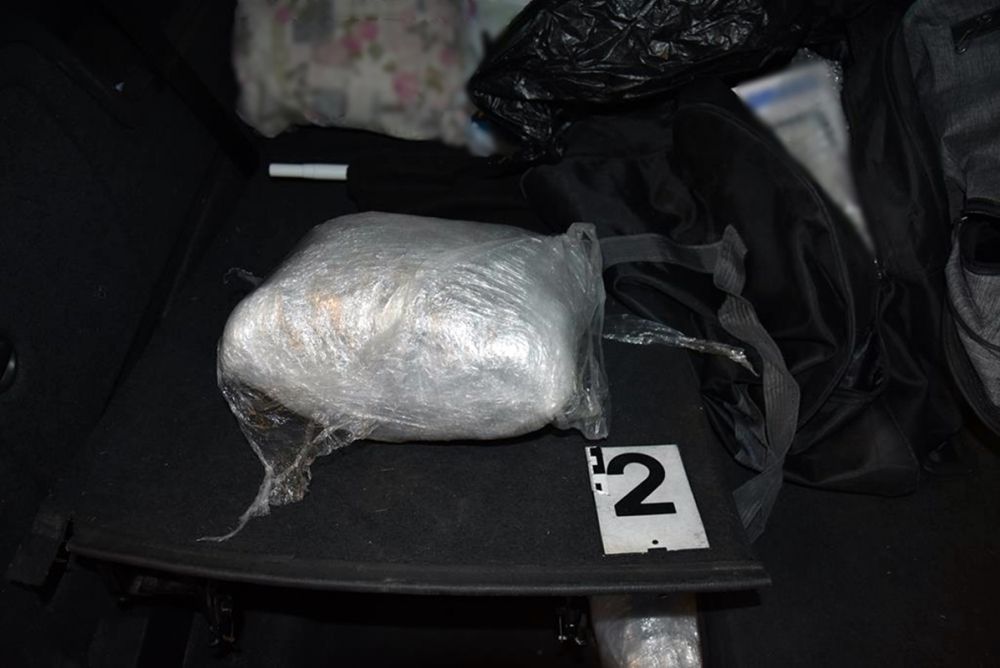 Öt kilogramm marihuánával bukott le Tompán