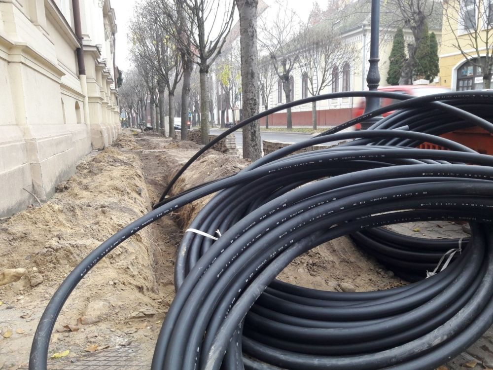 Az Alsóvárosban folytatódik a Telekom kábelezés